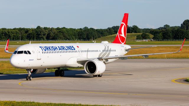 TC-LSJ:Airbus A321:Turkish Airlines